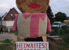 „Gabi“ und „Uwe“ die Maskottchen für das Heimatfest 2019 wurden aufgebaut