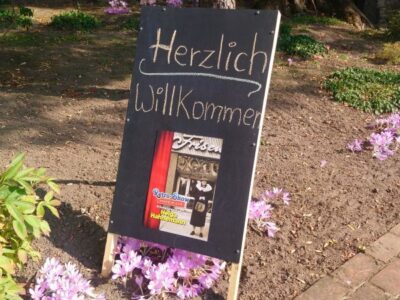 „Helga Hahnemann“ im Kirchgarten Glöthe……